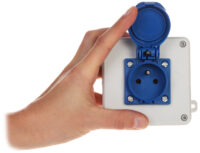 Pobite unique avec une branche peut 2k / 98x98 / GN-230 / EPN 250V AC 16A IP54 Elektro-plast-Picture 2